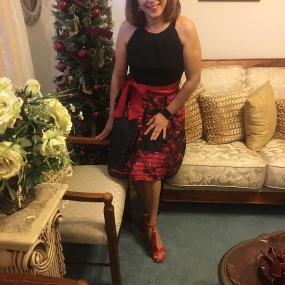 Beautiful 🥰Madison Leigh Dress!! - Picture 2 of 3